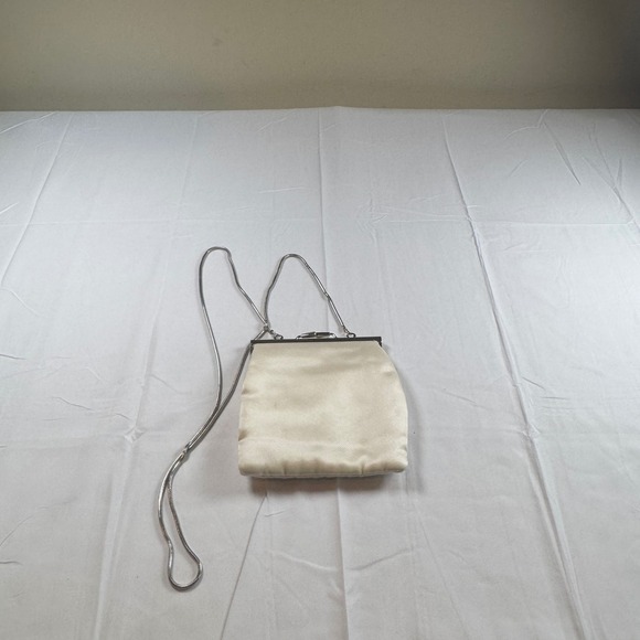 Valerie Stevens Ivory Embroidered Floral Clutch Evening‎ Bag Chain Strap